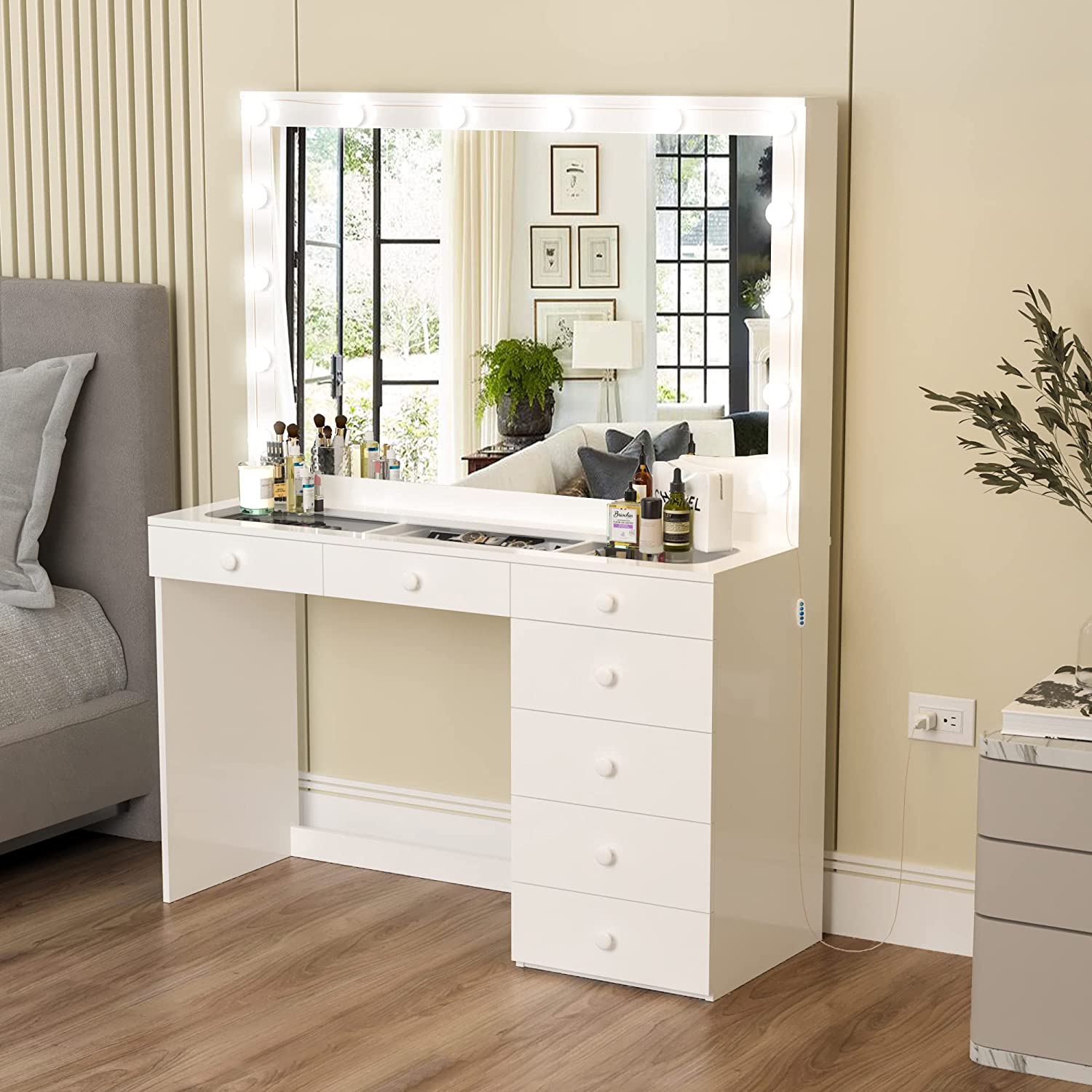 Serena Modern Makeup Vanity with Hollywood Lights Bulbs Add-On